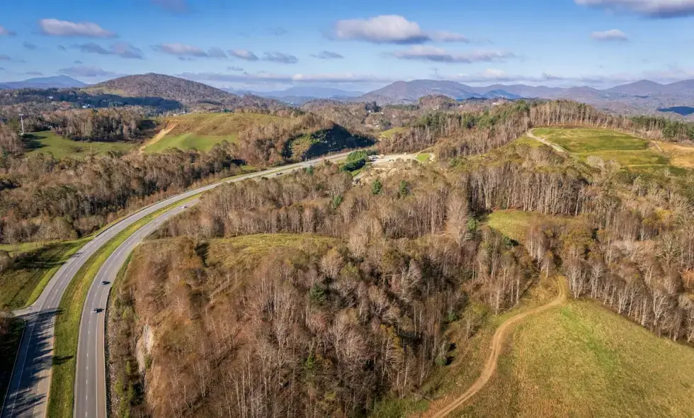Treizeci de kilometri de autostradă: ŘSD promite să deschidă tronsonul sudic al M3 înainte de Crăciun.