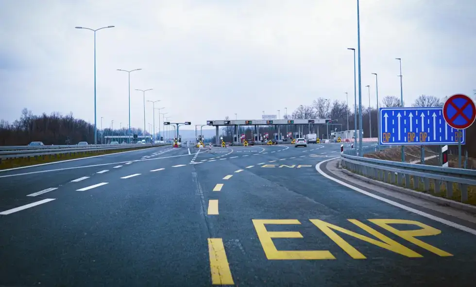 Rumania sot hodhi një hap drejt ndërtimit të parë të një autostrade që kalon përmes Karpateve.