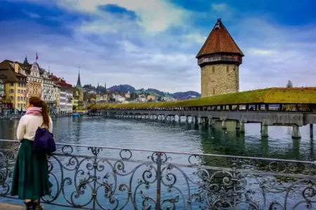 Traveling in Switzerland by Car – When and Where is it Worth Buying an E-vignette?
